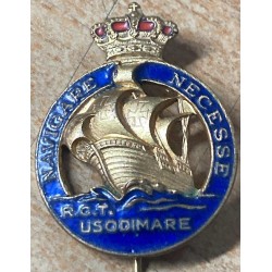 Wunderschönes Abzeichen des Torpedoboots „Usodimare“ der königlich-italienischen Marine, in polychromer Emaille.