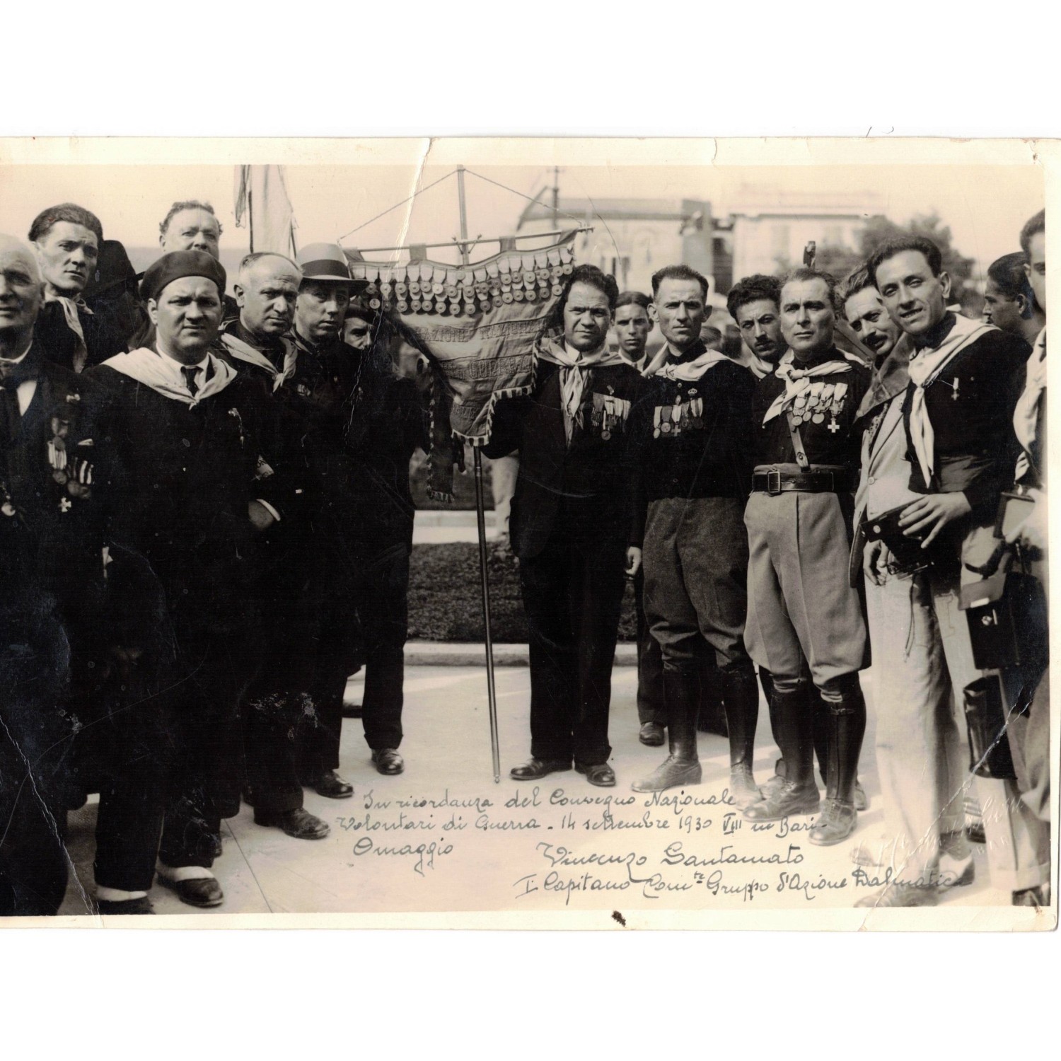 Erinnerungsfoto mit Widmung vom Treffen der Bari-Kriegsfreiwilligen im Jahr 1930