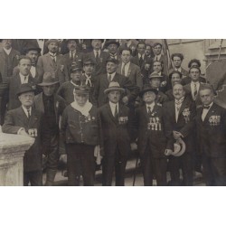 Foto di un raduno di ex Garibaldini e Volontari di Guerra , con reduci delle patrie battaglie., databile inizi 1900