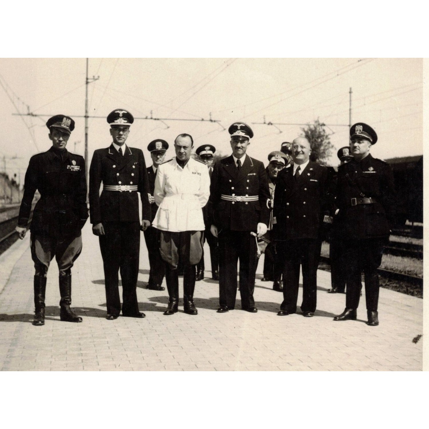 Foto gruppo di Diplomatici tedeschi in visita in Italia con funzionari del PNF