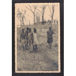 Foto formato cartolina gruppo di prigionieri etiopi catturati da Ascari