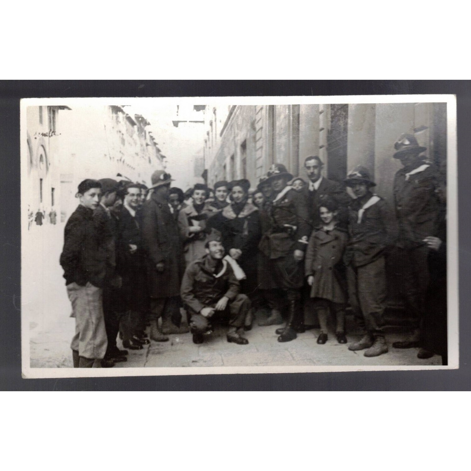 Bella foto ricordo formato cartolina di un gruppo di soldati in partenza per l Africa