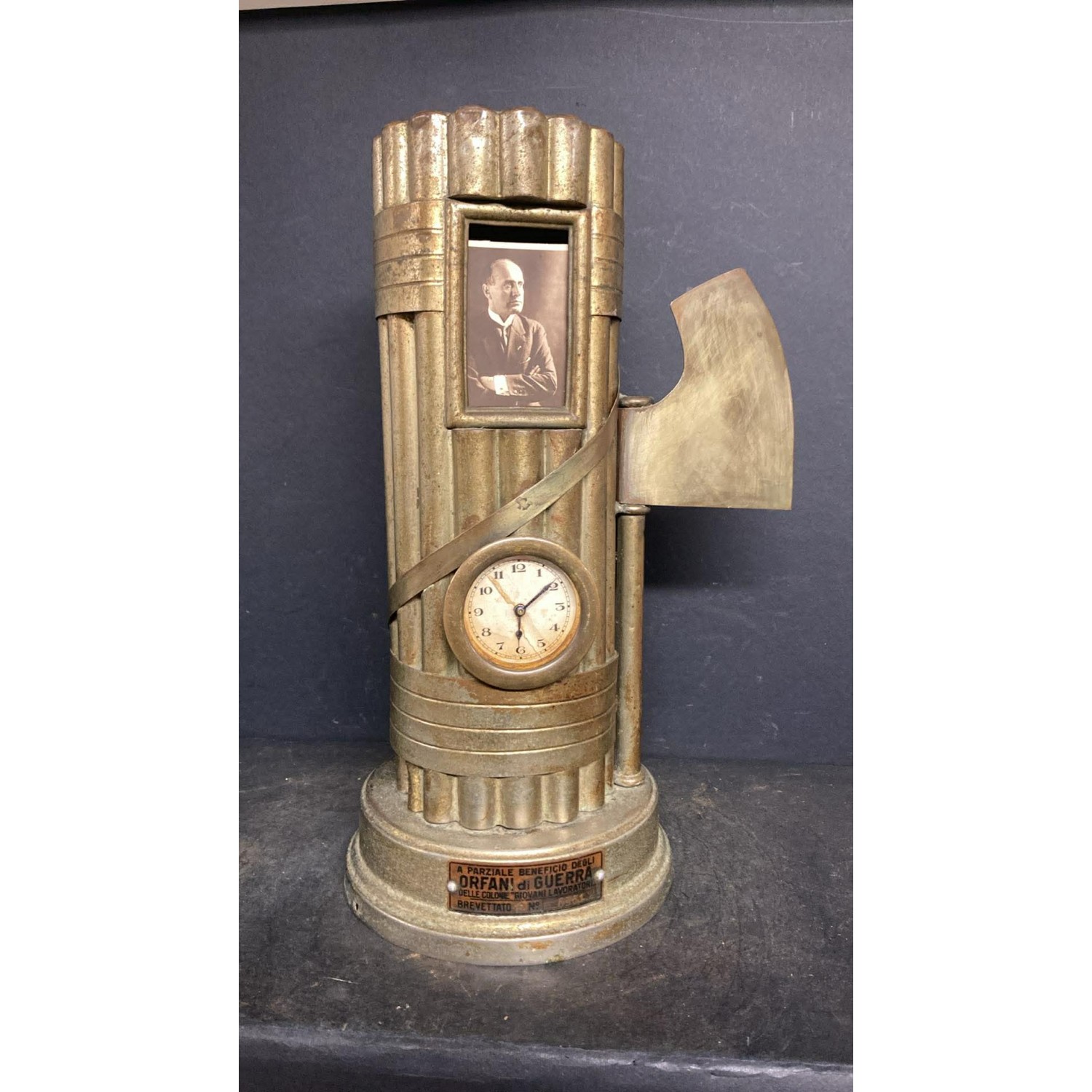 Rare! Clock in the shape of the fasces with a photo of Duce Benito Mussolini