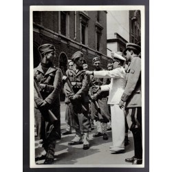 Wunderschönes Vintage-Foto der Jungen Avantgarde mit dem Mailänder Bürgermeister und einem Offizier der GIL