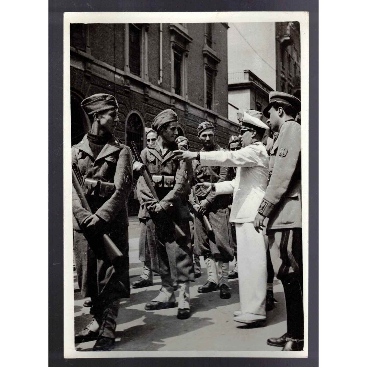 Bellissima foto d epoca Giovani Avanguardisti con Podesta di Milano ed Ufficiale GIL