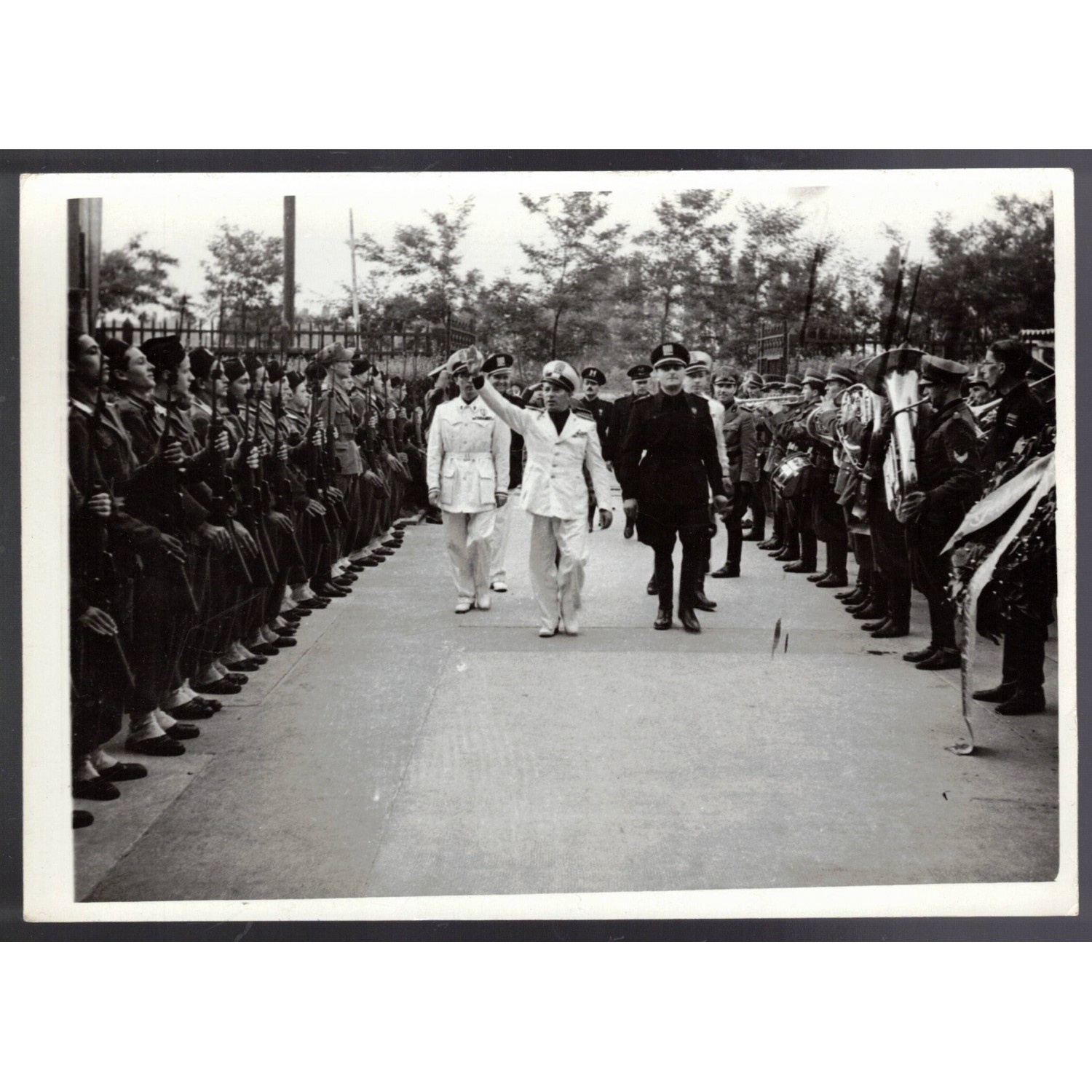 Beautiful vintage photo The Federal of Milan reassigns the Giani Group of the GIL