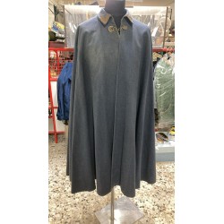 Selten
Hellblaugrauer Chief Marshal's Cape, dreireihig, für die Royal Air Force