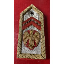 A true rarity. A stunning pair of shoulder boards for the gray-green uniform of the First Honorary Corporal of the Militia.