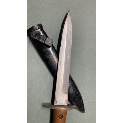 Royal Italian Army M39 combat dagger.