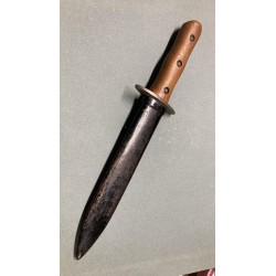 Royal Italian Army M39 combat dagger.