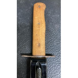 Deutsches Nahkampfmesser aus dem Zweiten Weltkrieg. Klingenherstellermarke „5“