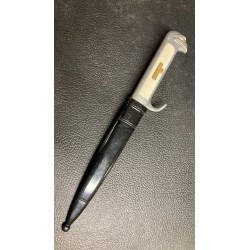 M32 dagger for the Consul General of the Militia, a dagger introduced in 1932 for officers of the MVSN