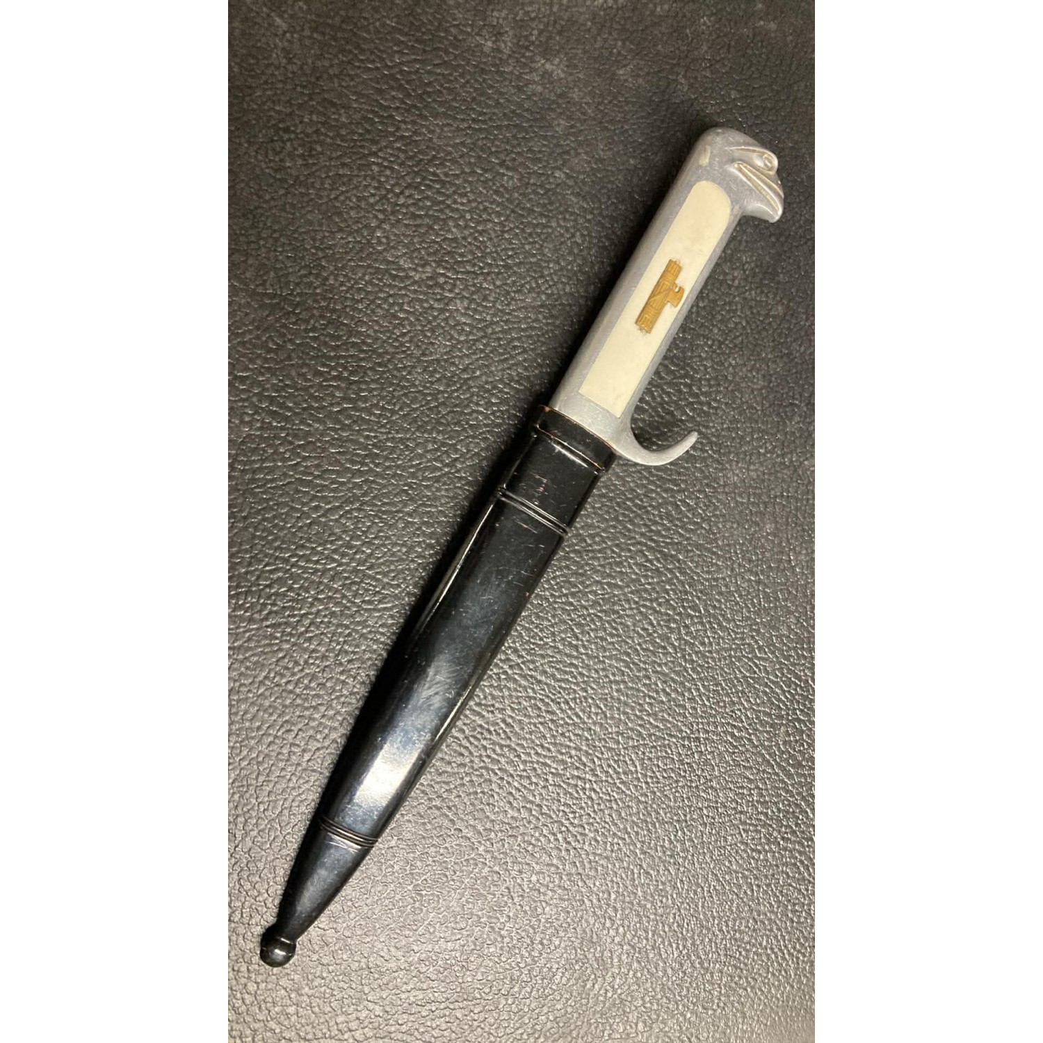 Der Dolch M32 für den Generalkonsul der Miliz wurde 1932 für Offiziere der MVSN eingeführt