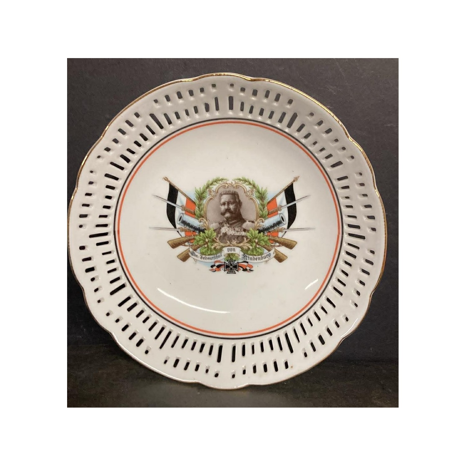 Decorative ceramic plate Germany 1914/1918, with effigy of General Hindenburg