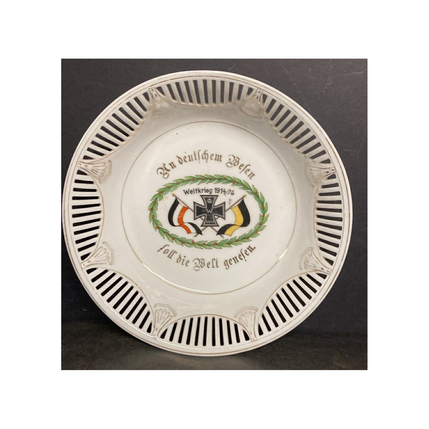 Decorative ceramic plate Germany 1914/1918, with effigy of General Hindenburg
