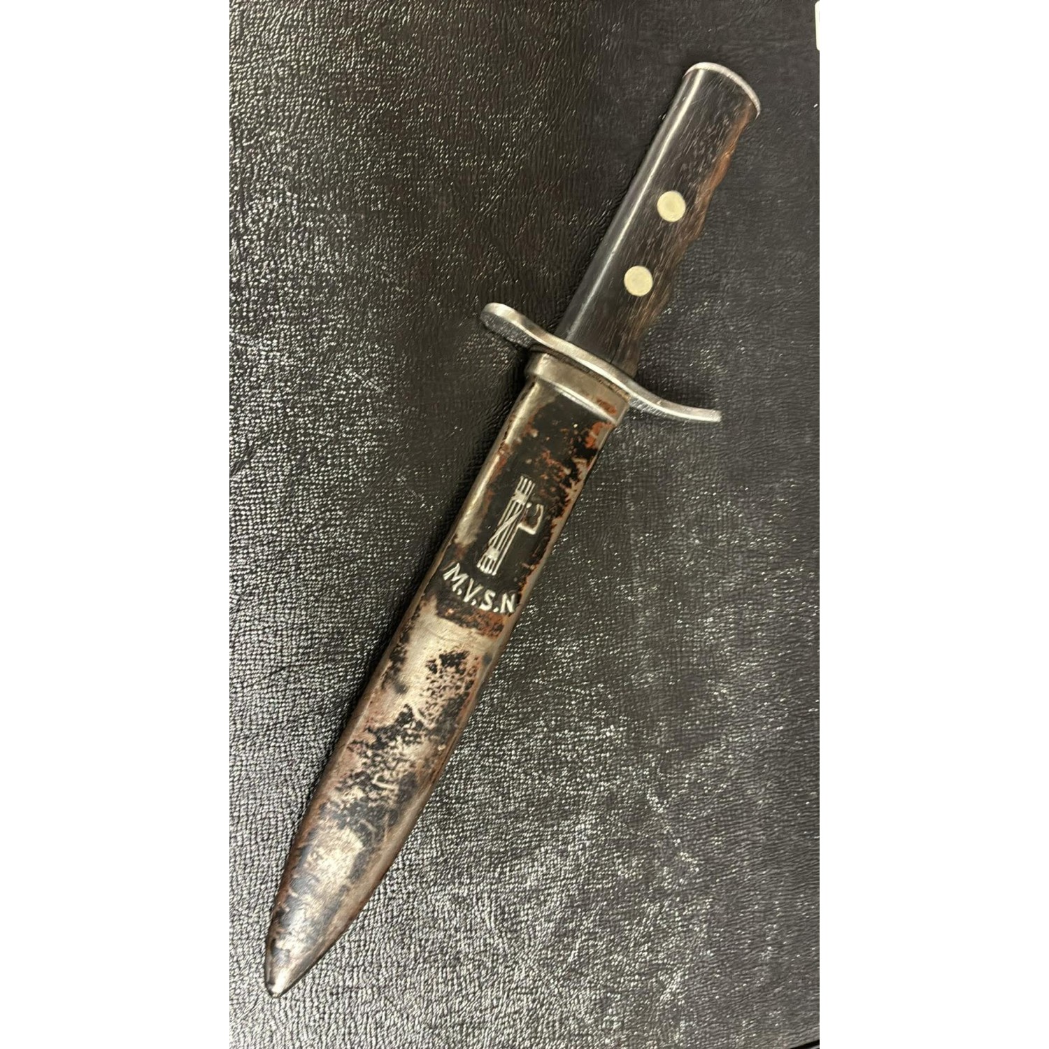 Dolch M35 „CHI OSA VINCE“, 4. Division CCNN, 3. Januar, mit Motto