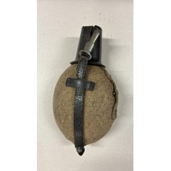 Deutsche Feldflasche aus dem Zweiten Weltkrieg