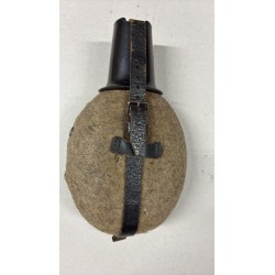 Deutsche Feldflasche aus dem Zweiten Weltkrieg