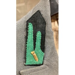 Eine M40-Jacke, die für die 5. Schwarze Gebirgsbrigade „E. Quagliata“ zu einer M44 umgebaut wurde