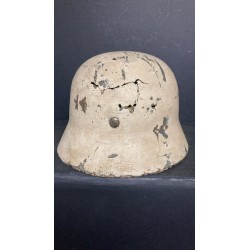 Deutscher M35-Helm in weißer Tarnbemalung, Feldfund, 99 % Tarnung