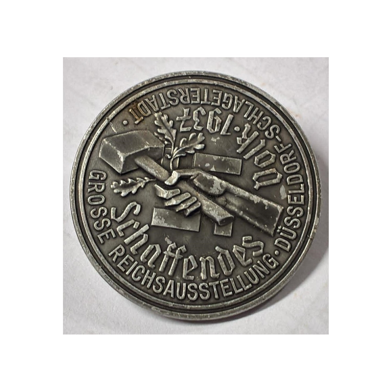 Tinnie commemorativo  della Grande Esposizione del Reich "Popolo al Lavoro" (Reichsausstellung Schaffendes Volk)