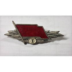 Abzeichen der Deutschen Demokratischen Republik (DDR), genauer gesagt das Bestenabzeichen der Kampfgruppen.