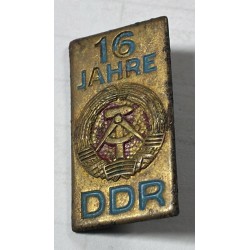 Distintivo celebrativo della Repubblica Democratica Tedesca (DDR) per i 16 anni dalla sua fondazione