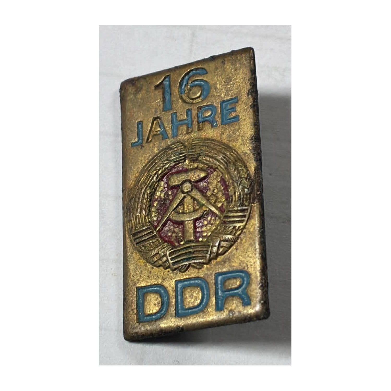 Distintivo celebrativo della Repubblica Democratica Tedesca (DDR) per i 16 anni dalla sua fondazione