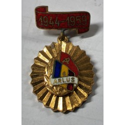 Commemorative pin celebrating the first 15 years of friendship between the Soviet Union and Romania