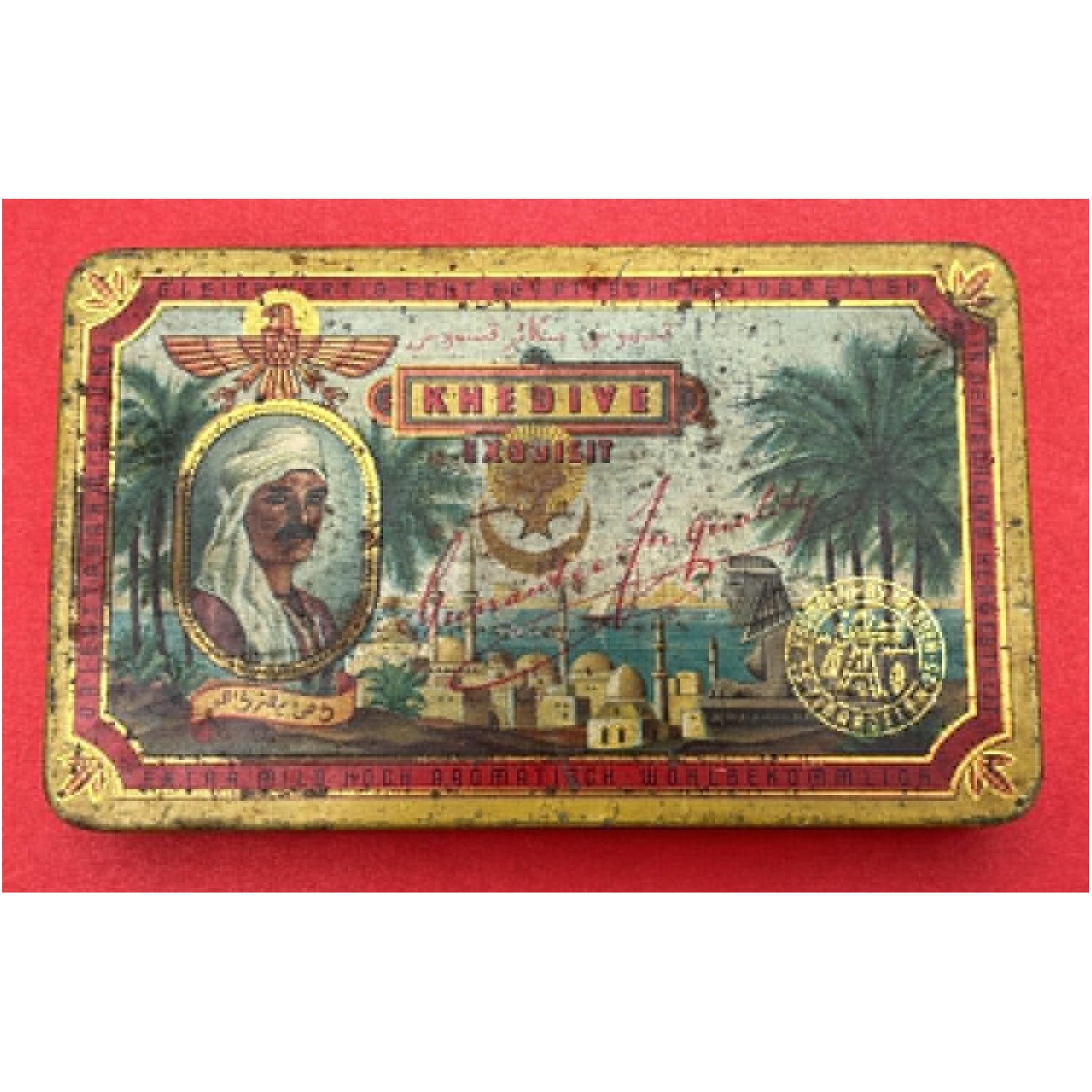 Wunderschöne deutsche Blechdose „Khedive Exquisit“ aus den 1930er Jahren mit Klappdeckel, in gutem Zustand.