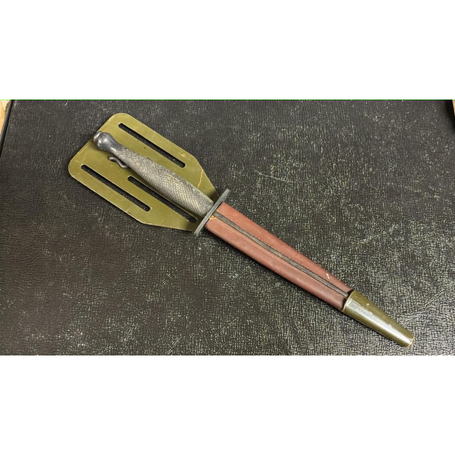Very rare American OSS Fairbairn fighting dagger, in perfect condition
