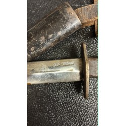 Deutsches Kampfmesser aus dem Ersten Weltkrieg, in ausgezeichnetem Zustand.