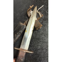 Deutsches Kampfmesser aus dem Ersten Weltkrieg, in ausgezeichnetem Zustand.