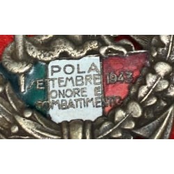 Atemberaubendes und extrem seltenes Ehrenabzeichen des Bataillons Pola der 10. MAS-Flottille.
