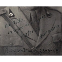 Fotoporträt eines Offiziers des Pionierkorps während der Italienischen Sozialrepublik im Jahr 1945