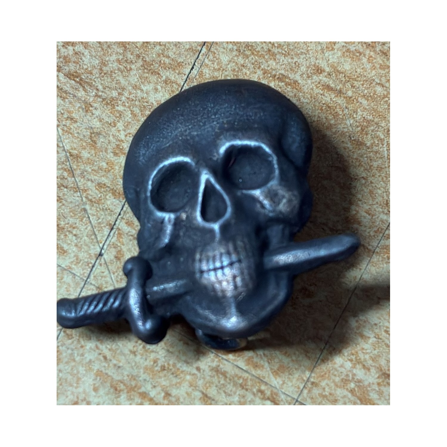 Rare! Sheet metal skull from the shoulder strap of the Black Brigades of the RSI, Italian Social Republic