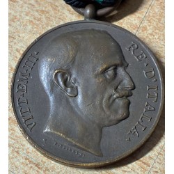 Medaglia "Ai Benemeriti dell'Opera Nazionale Balilla", coniata dalla Regia Zecca