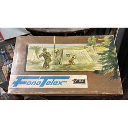 Vintage-Spielzeug aus den 1960er Jahren
FonoTelex. Zwei batteriebetriebene Walkie-Talkies.