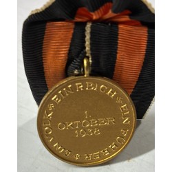 Medaglia commemorativa dell'annessione dei Sudeti (Sudetenland-Medaille) del Terzo Reich, istituita il 1 ottobre 1938.
