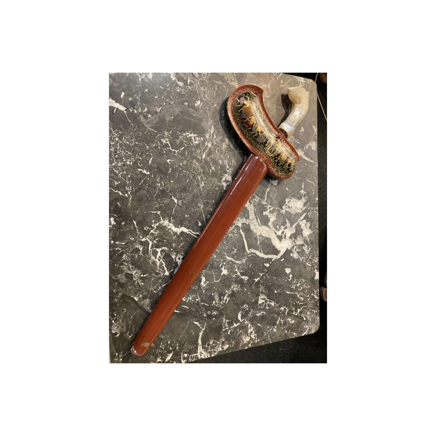 Atemberaubendes malaiisches Zeremonialmesser (Kriss), gerade Klinge, Perlmuttgriff.