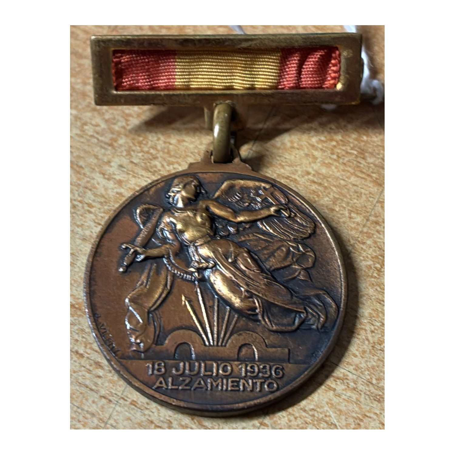 medaglia "Medalla del Alzamiento y Victoria", decorazione spagnola commemorativa della Guerra Civile.