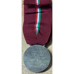 Seltene Medaille zum Gedenken an die Gefallenen der Italienischen Sozialrepublik in Rom.
