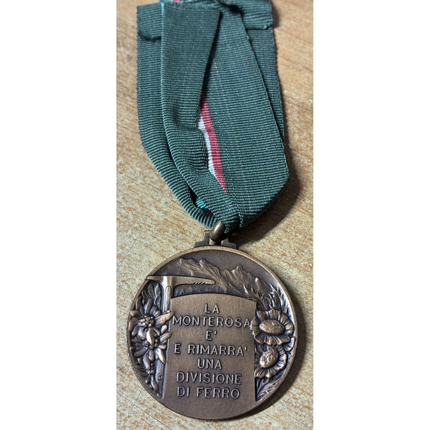Medaglia commemorativa della fondazione della Divisione Alpina MONTEROSA 1944 1984