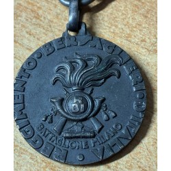 Medaglia Originali "1° BATTAGLIONE, ICTU IMPETUQUE PRIMUS", 1951; bronzo firmato U.BOERI, mm. 28; , Ottotime Condizioni.