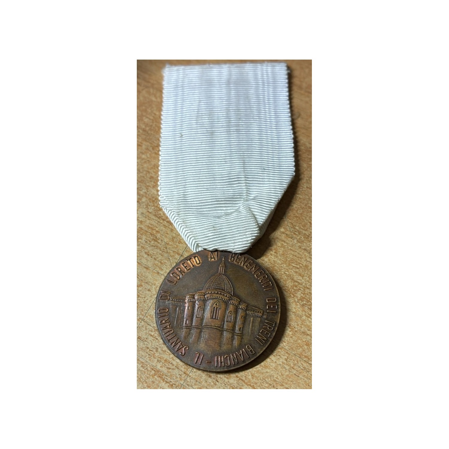 Medaglia Ai Benemeriti dei Treni Bianchi  UNITALSI 
Madonna di Loreto Lourdes