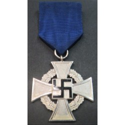 Für treue Dienste- Treuedienst Ehrenzeichen für 25 Jahre.