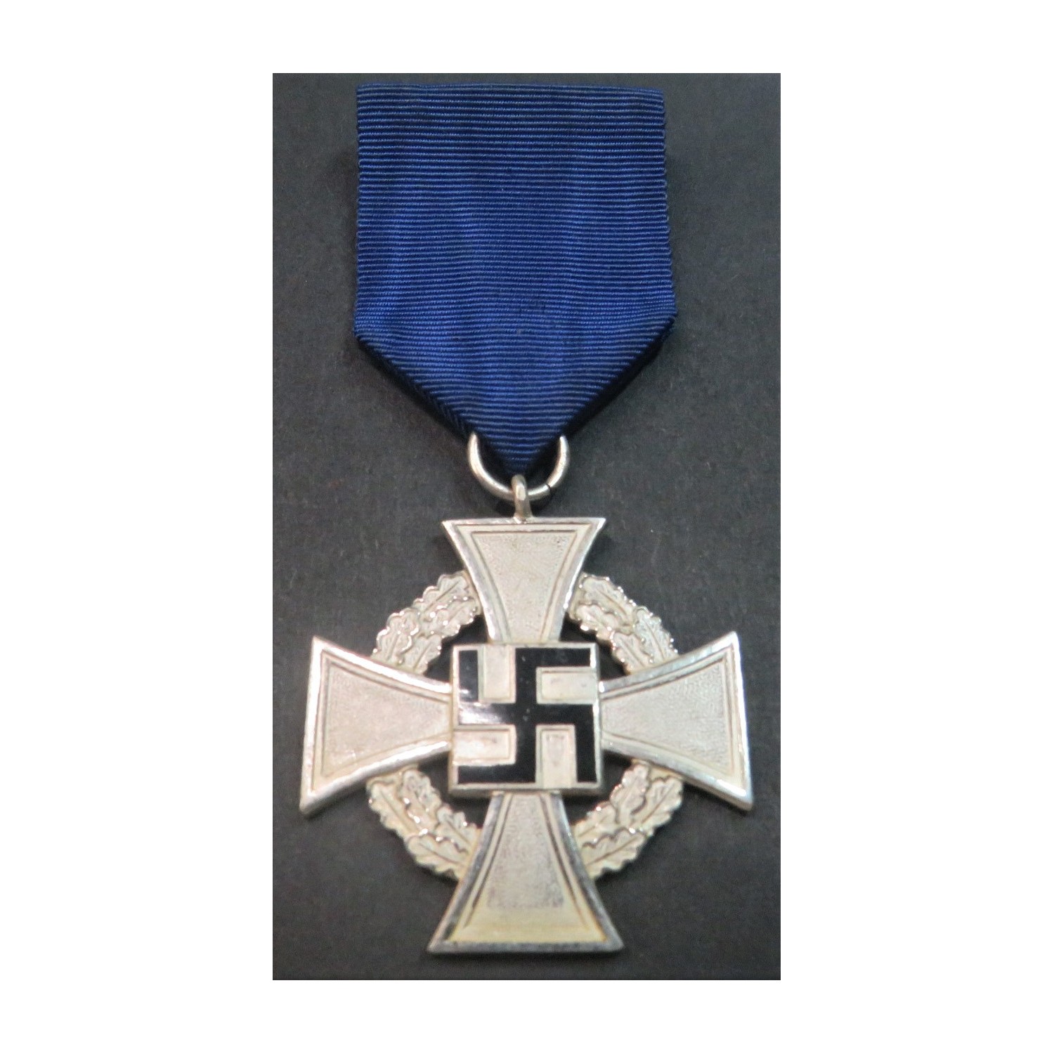 Für treue Dienste- Treuedienst Ehrenzeichen für 25 Jahre.