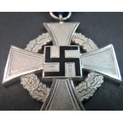 Für treue Dienste- Treuedienst Ehrenzeichen für 25 Jahre.