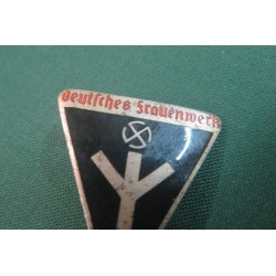 Distintivo Deutsche Frauenwerk Badge, RZM M1/105
