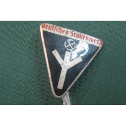 Deutsche Frauenwerk Badge, RZM M1/105